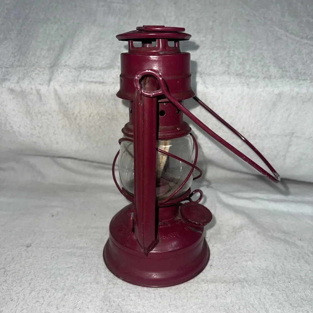 Original Kerosene Lantern Kerosene Red Made in Hong Kong Hurricane No. 202